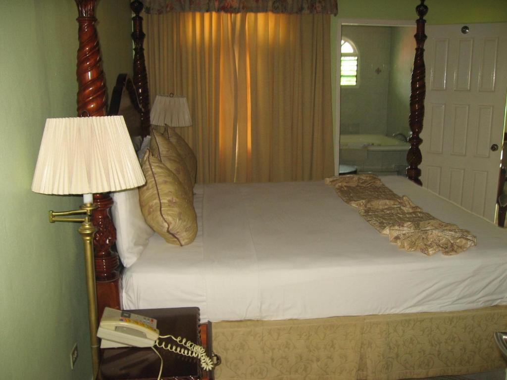 Villa Sonate Runaway Bay Buitenkant foto