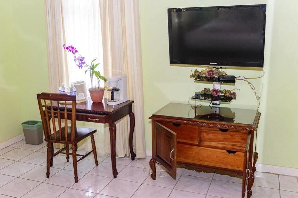 Villa Sonate Runaway Bay Buitenkant foto