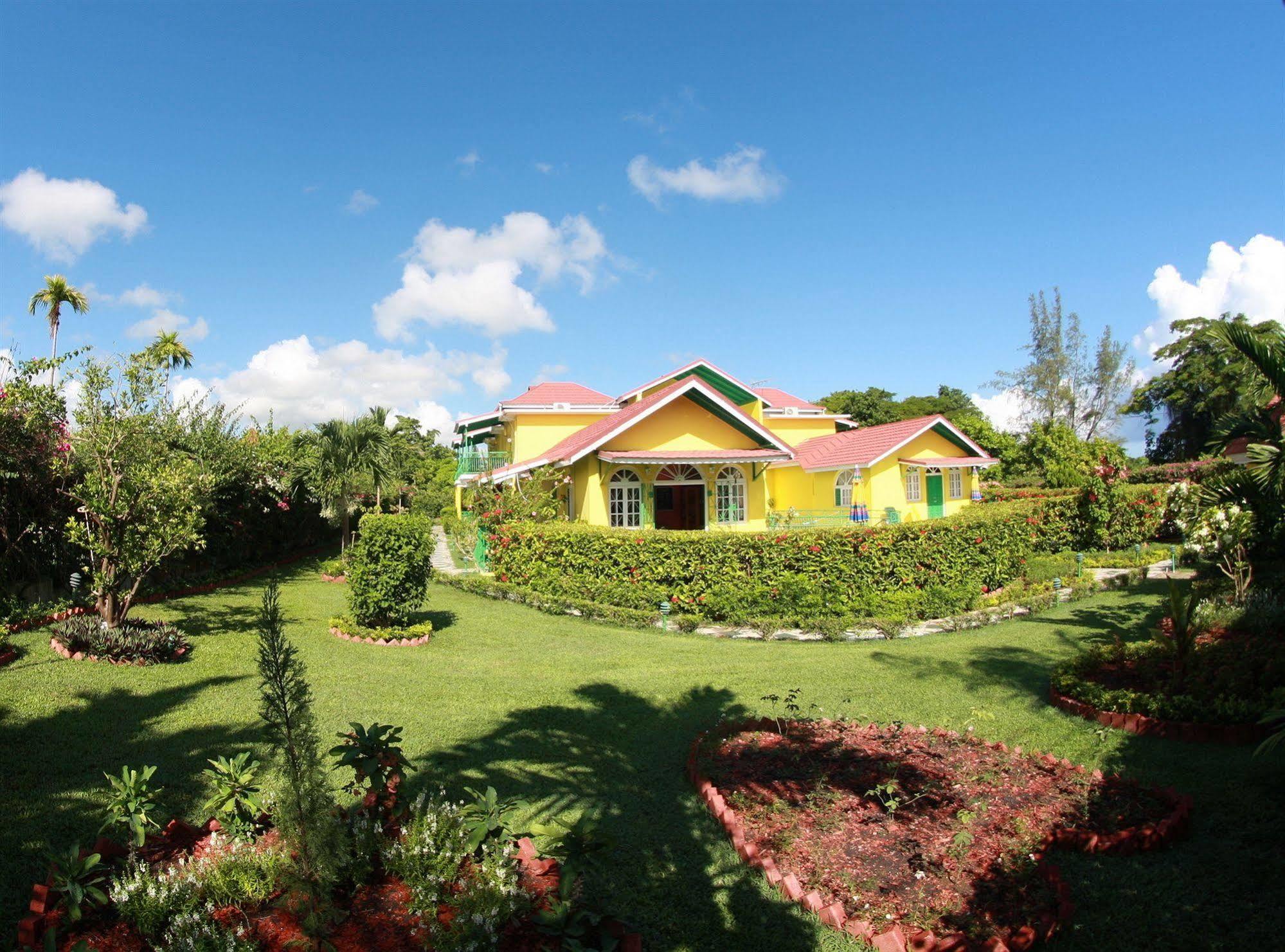 Villa Sonate Runaway Bay Buitenkant foto