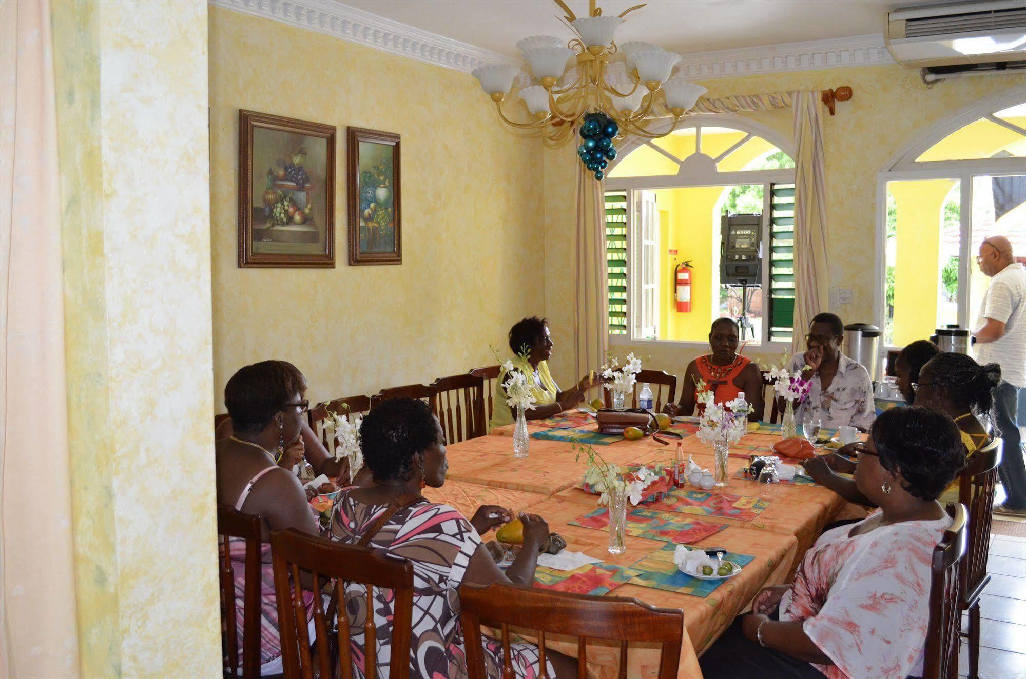 Villa Sonate Runaway Bay Buitenkant foto