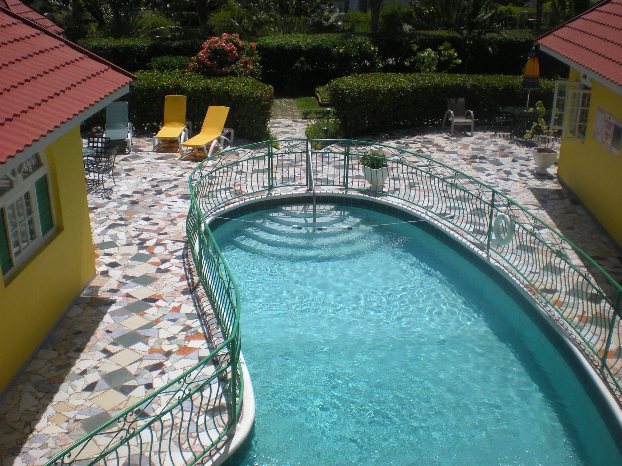 Villa Sonate Runaway Bay Buitenkant foto