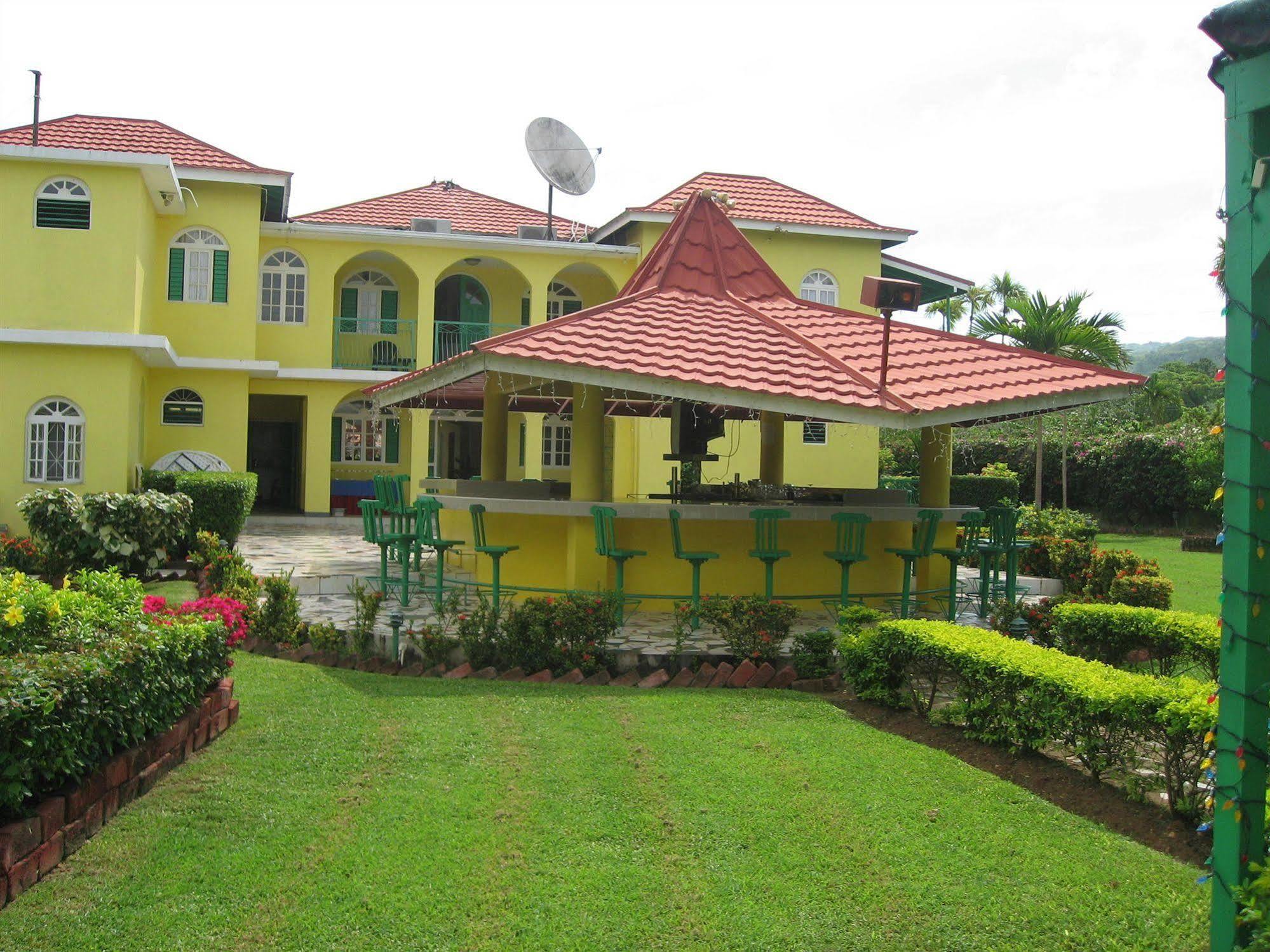 Villa Sonate Runaway Bay Buitenkant foto
